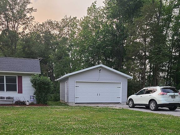Detached Garage