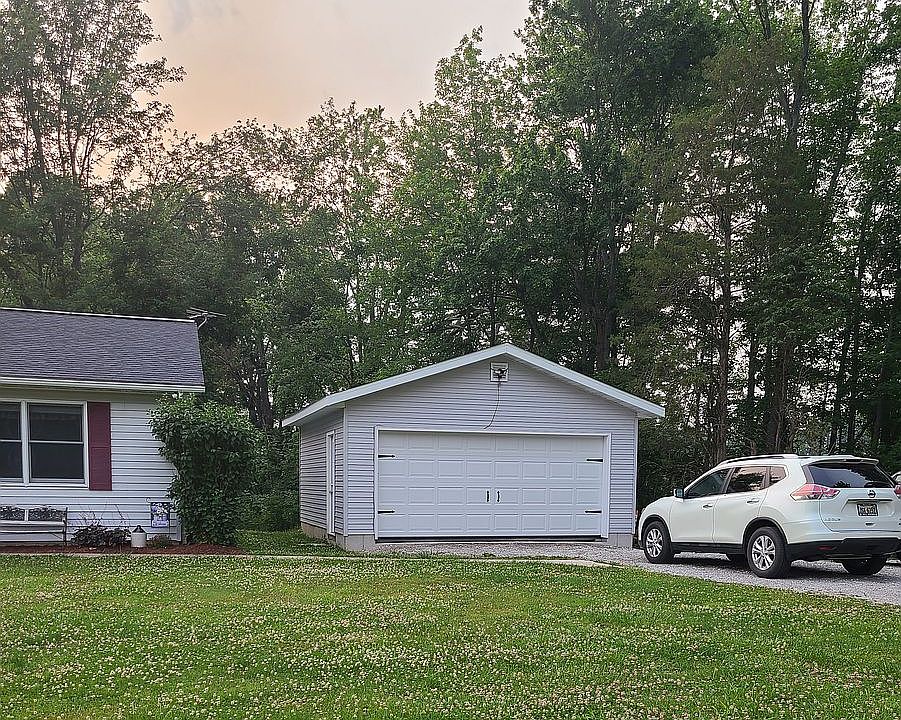 Detached Garage