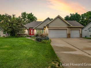 137 Ashridge Dr, Rockford, MI