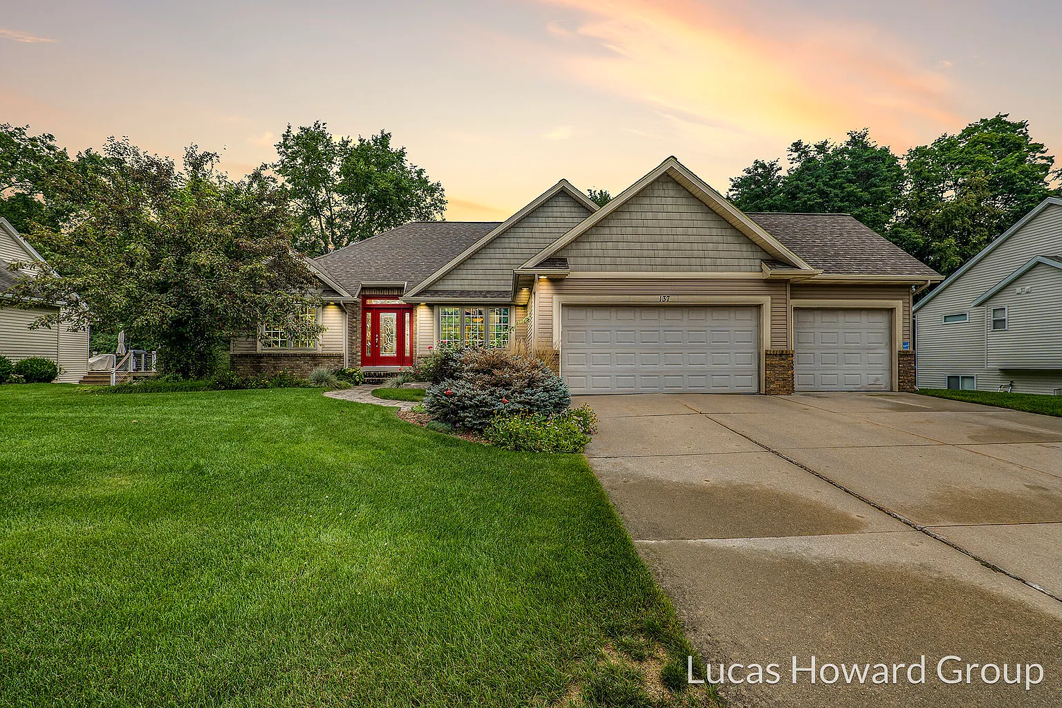 137 Ashridge Dr photo 1