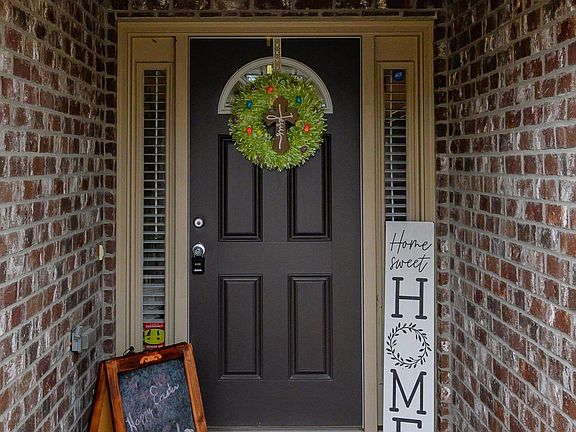 3rd image of 300 Vincent St