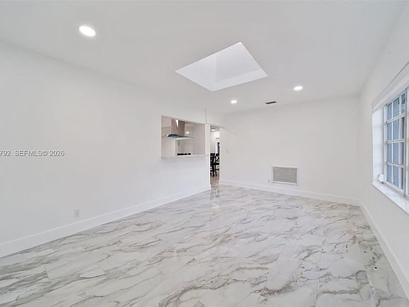 3rd image of 1102 NE 117th St