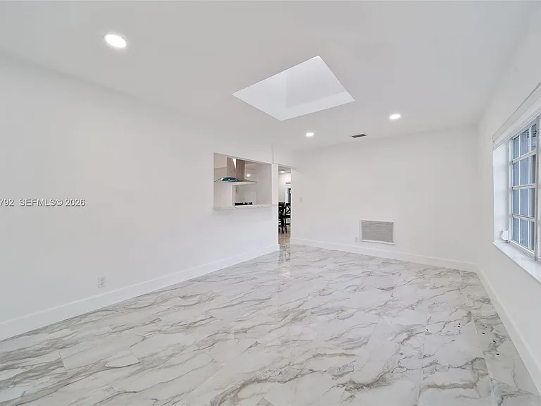 1102 NE 117th St — Photo 3