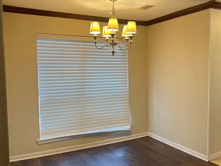 1901 Cloisters Dr #921 — Photo 10