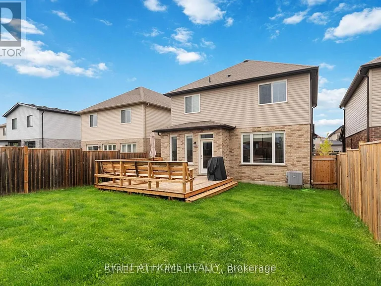 402 Tansbury St N — Photo 32