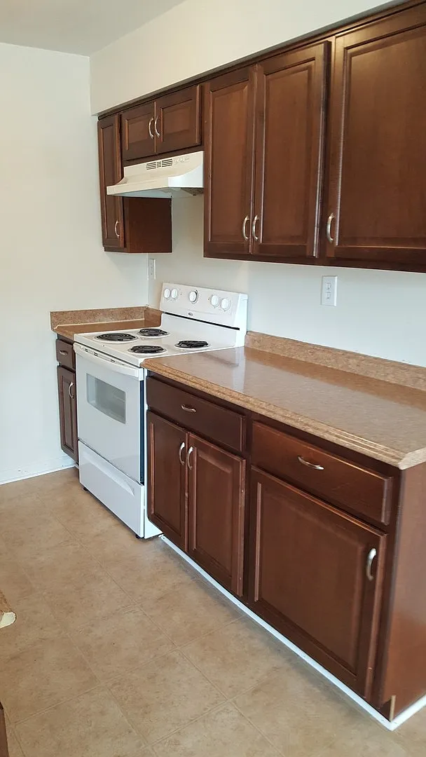 1375 Kingston Ave — Photo 3