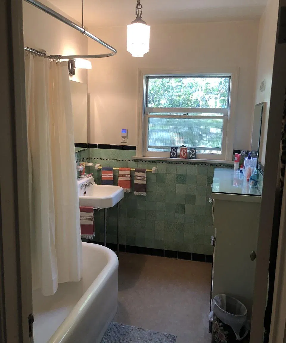 1136 Cordova Ave — Photo 4