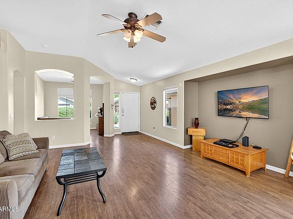 5th image of 17 E MAYFIELD Drive