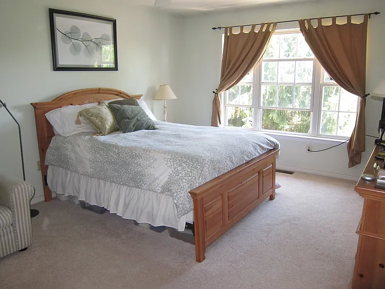 722 Gilbert Pl — Photo 5
