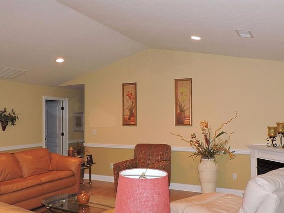 5th image of 705 Linden Ct
