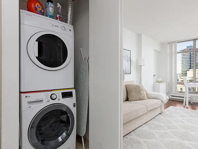 1288 Alberni St #1604 — Photo 17