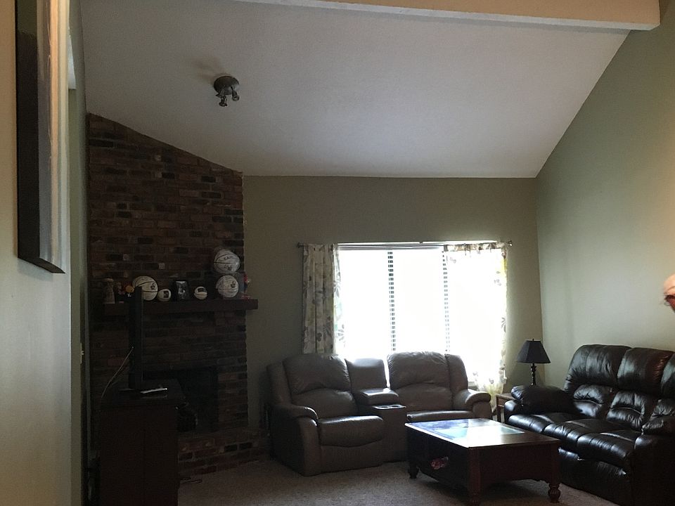 Great room/dining room opens onto kitchen