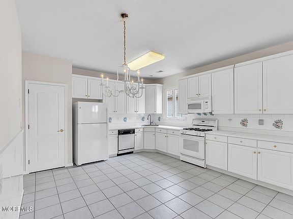 5th image of 6 Greensprings Drive