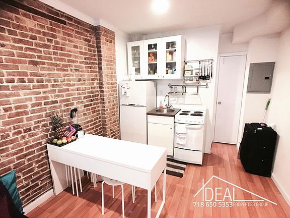 3rd image of 69 Pineapple St APT 4