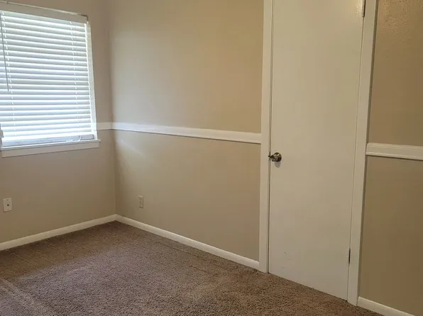 1821 Avenue Q, Huntsville, TX 77340