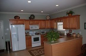 2nd image of 208 Holland View Dr