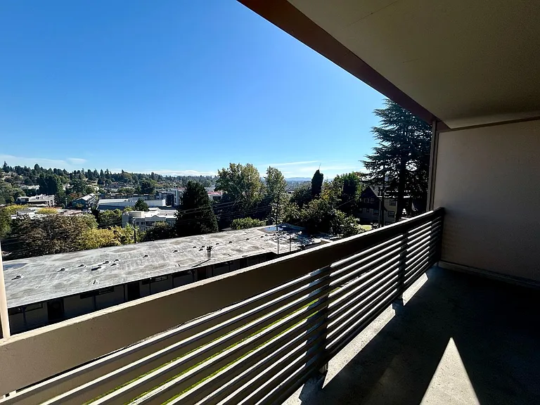 Village Vista Apartments — Photo 78