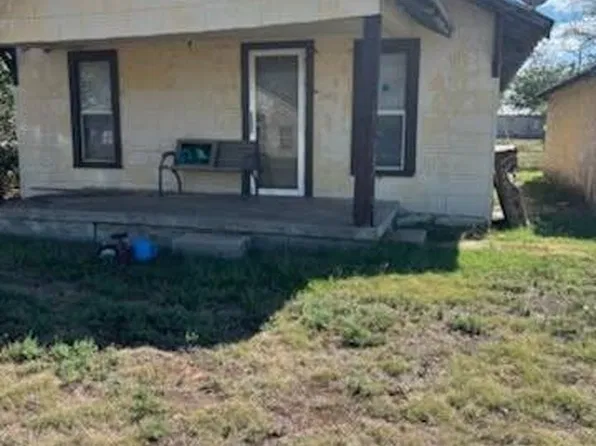 319 W Tennessee St, Floydada, TX 79235