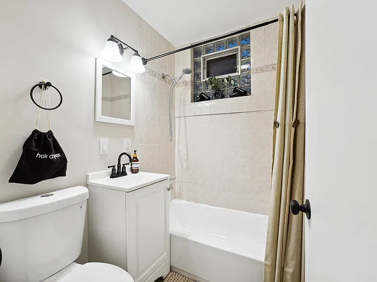 3340 Lombard Ave — Photo 12
