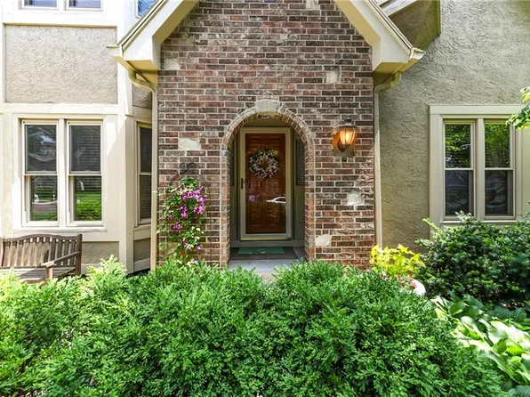12321 Riggs St, Overland Park, KS 66209