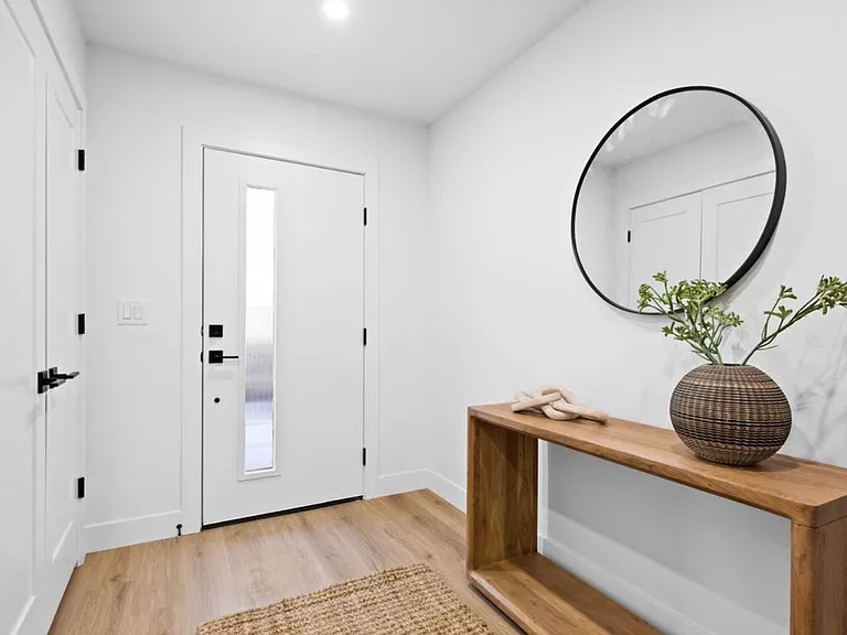 519 E Warnock Ave #B — Photo 6