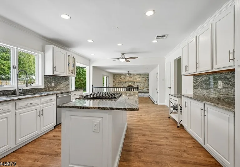 54 Canterbury Dr — Photo 11