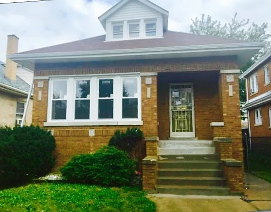 8337 S Paulina St photo 1
