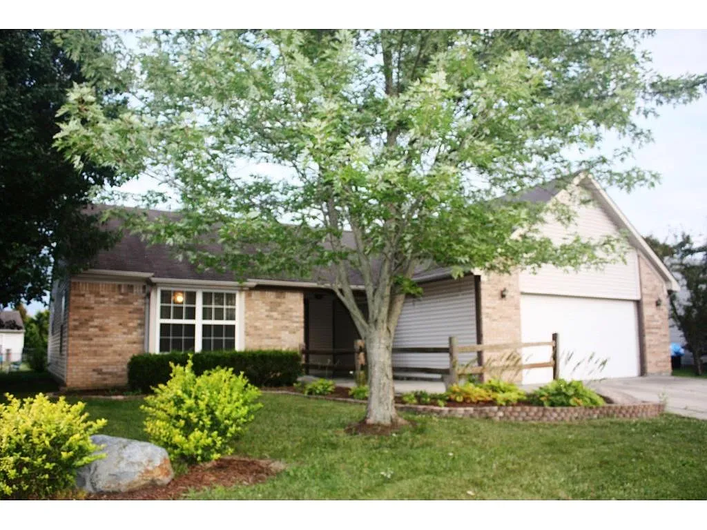 669 Woodfield Cir photo 1