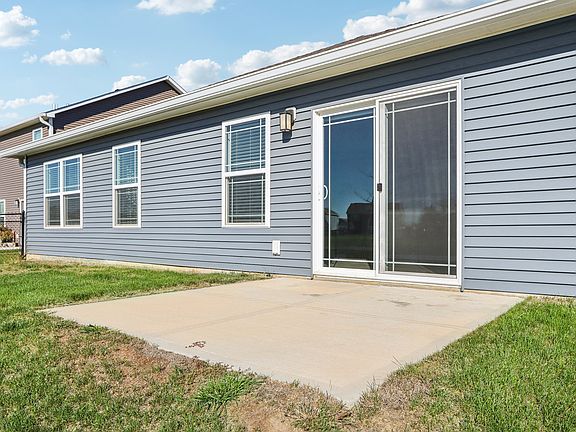 4th image of 896 Lotus Dr