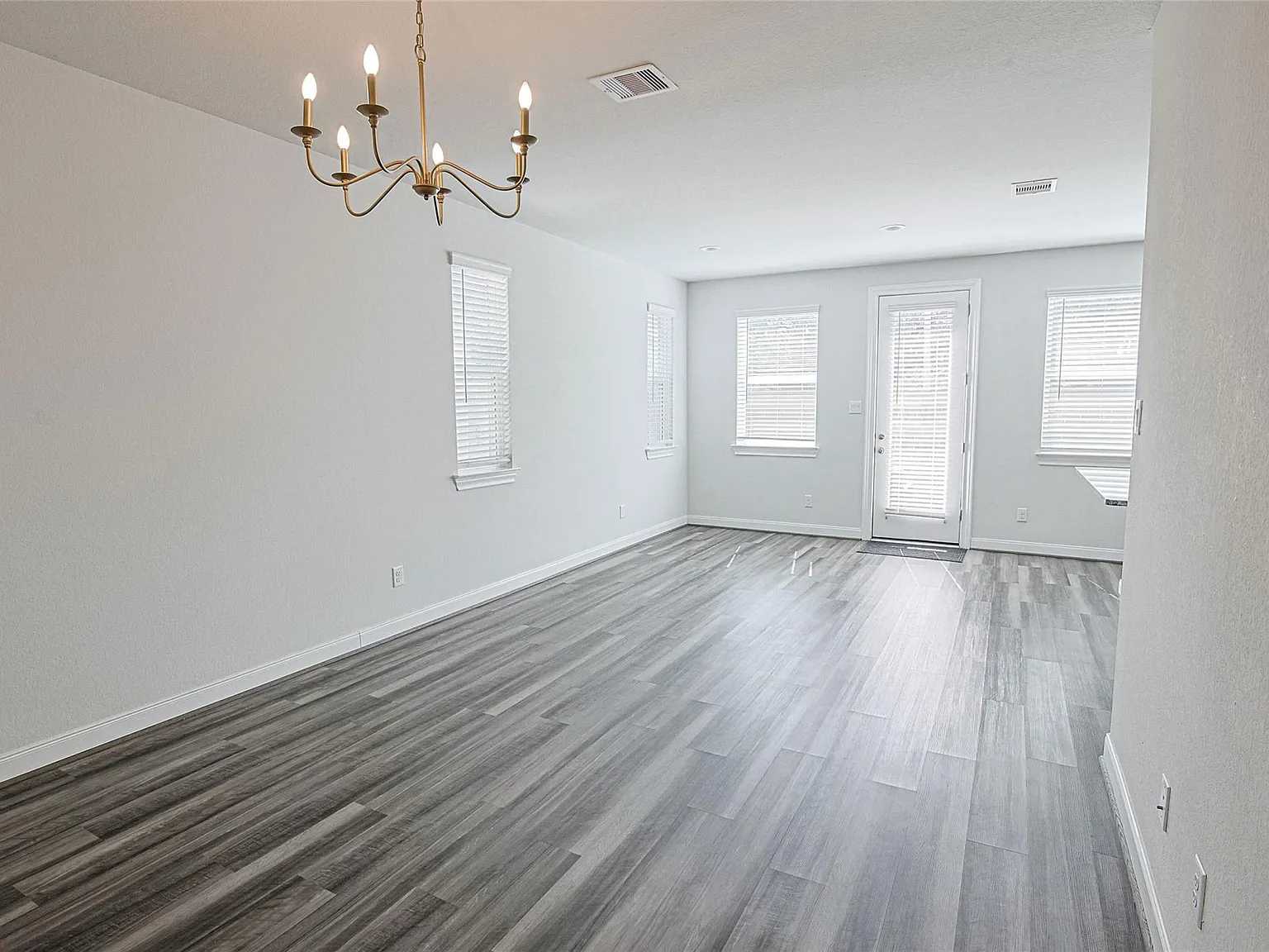 3 bed, 2.5 bath, 1649 sqft, $2,350 — Photo 4