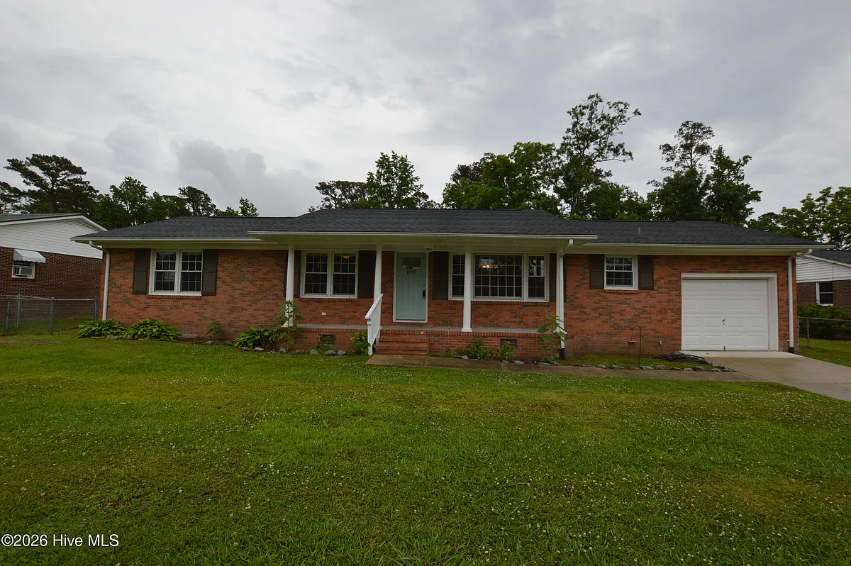 Building Photo - 1018 Oak Dr
