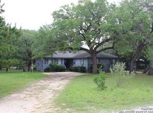 313 Crosscreek Dr, Floresville, TX 78114