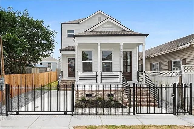 3016 S Saratoga St — Photo 1