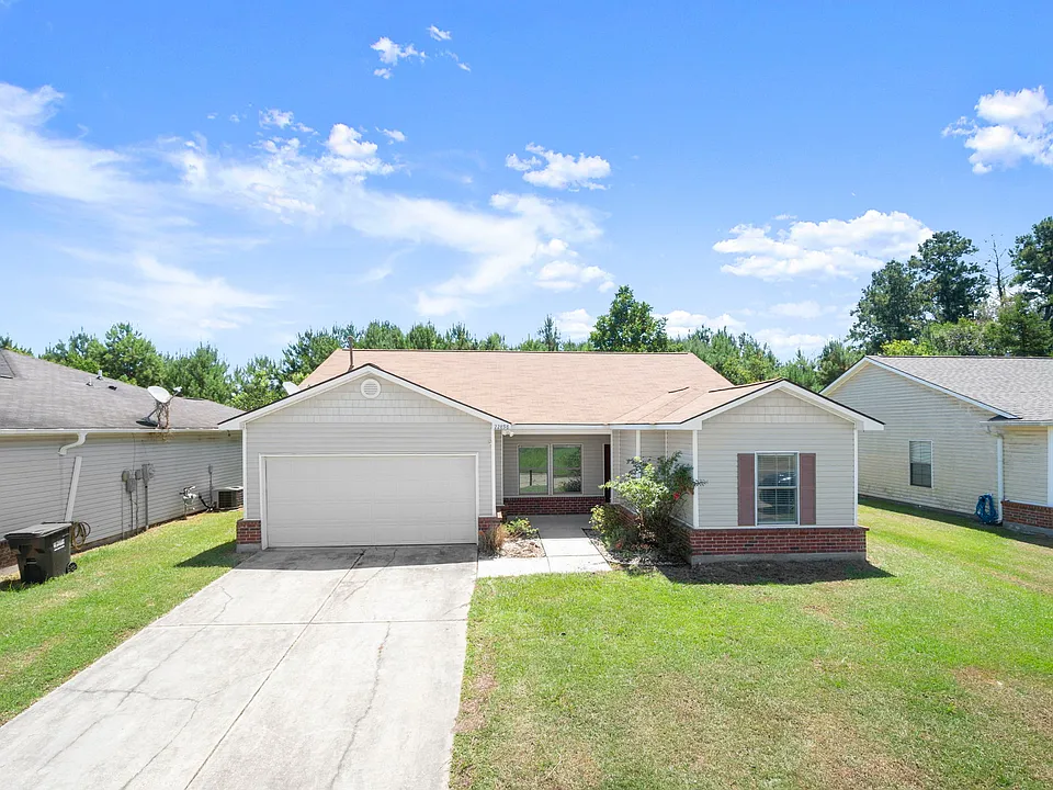 22898 Sabine Dr