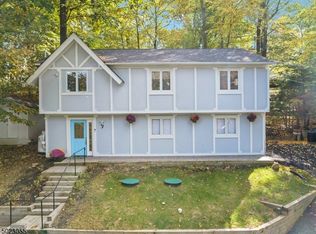 7 Fordham Trl, Hopatcong, NJ 07843
