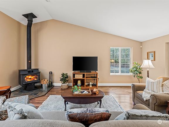3rd image of 13911 180th Avenue NW