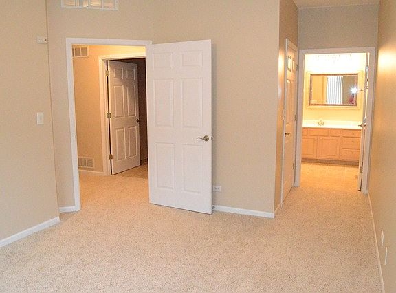 4th image of 3064 Autumn Lake Dr #3064