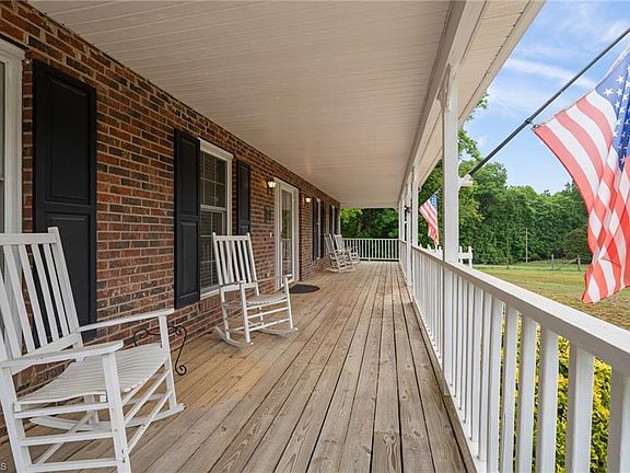 3rd image of 296 Cothran Hicks Rd