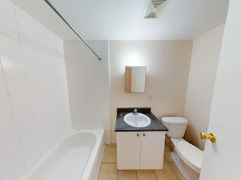 2938 Danforth Ave — Photo 5