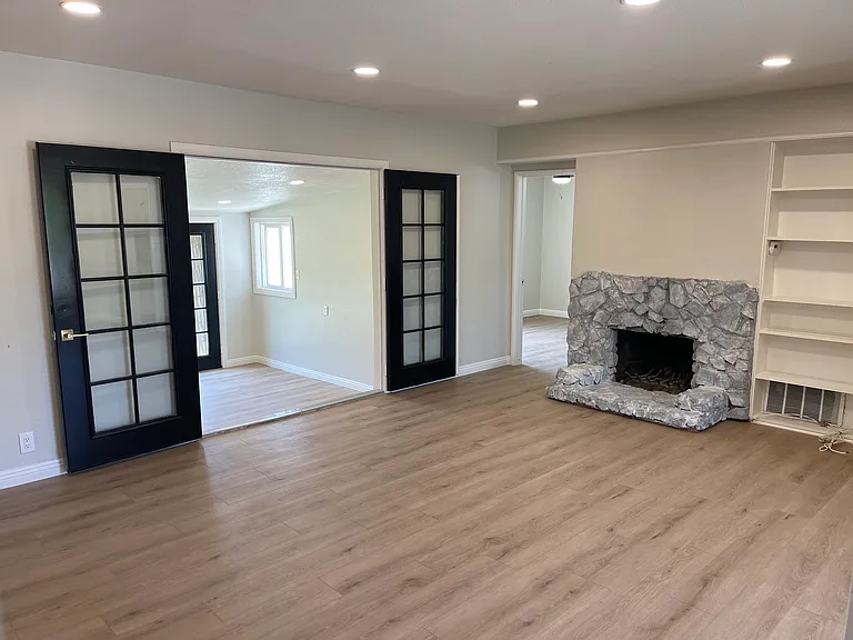 419 Saint Augustine Ave — Photo 2