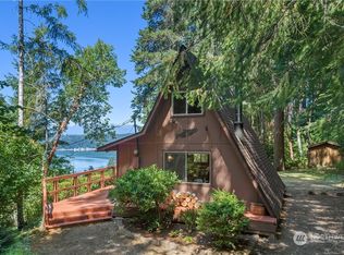 140 E Woods Pl, Belfair, WA