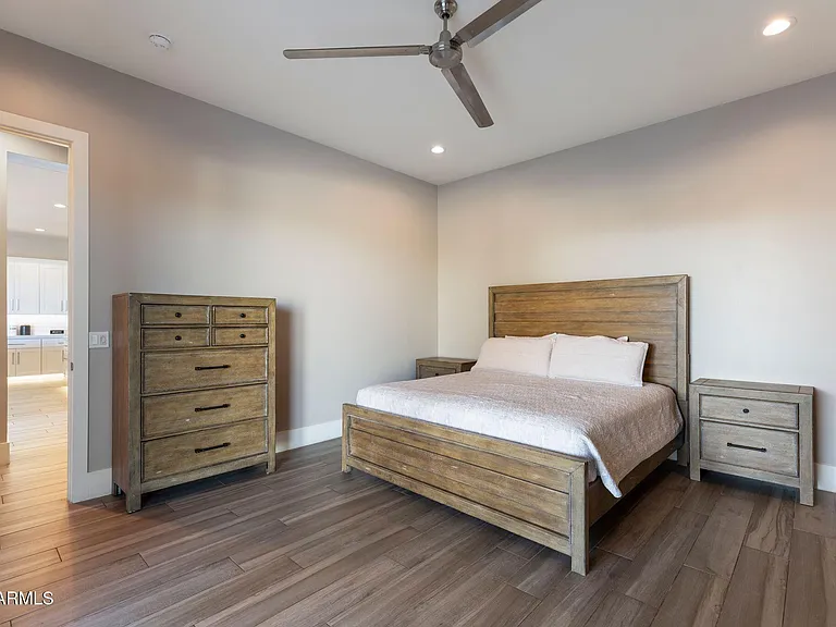 2252 E South Mountain Ave — Photo 20