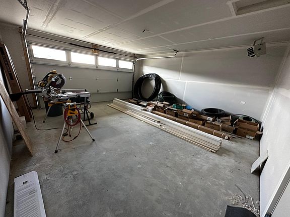 3rd image of 6304 Beckville Ln #6304