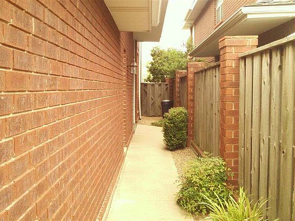2nd image of 509 NW Fairway Villa Pl