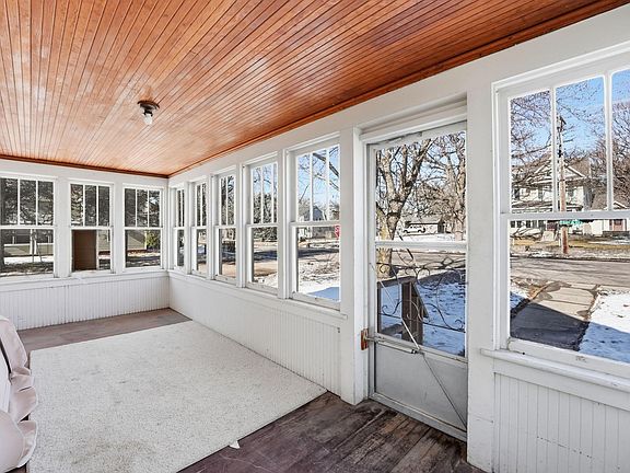 5th image of 4 Riverside Ave NE