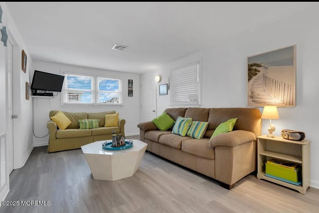 3 bed, 750 sqft, $2,600 — Photo 2