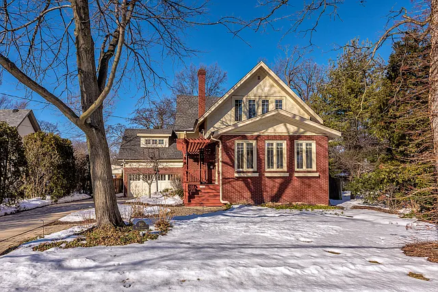 562 Maple St photo 1