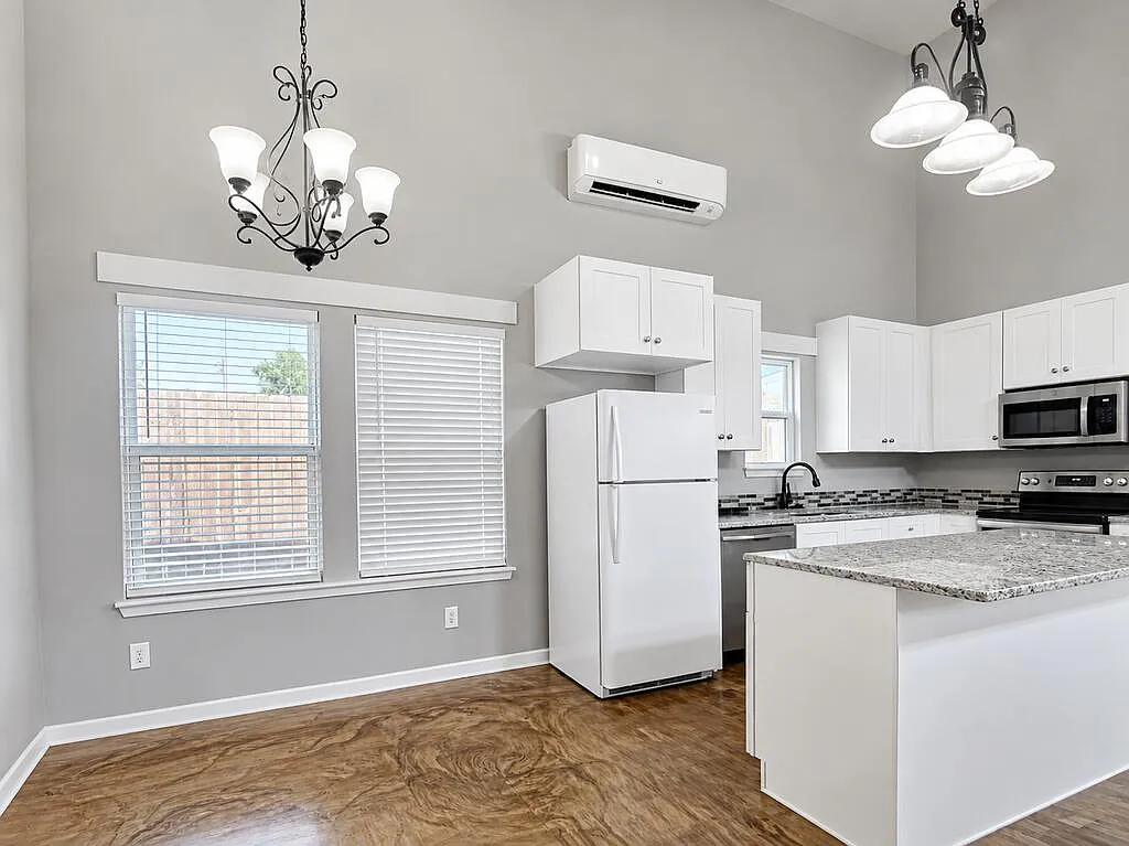 3 bed, 2.5 bath, 1464 sqft, $2,100 — Photo 4