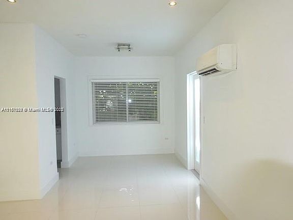 5th image of 937 Lenox Ave APT 3