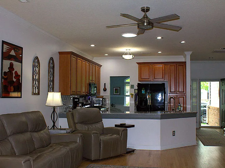 112 Victoria Park Dr — Photo 4